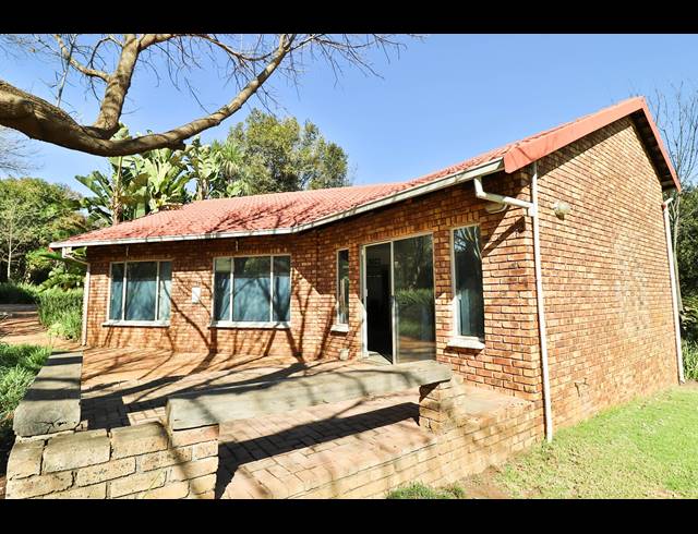 2 BEDROOM HOUSE SOLD IN PRETORIUSPARK
